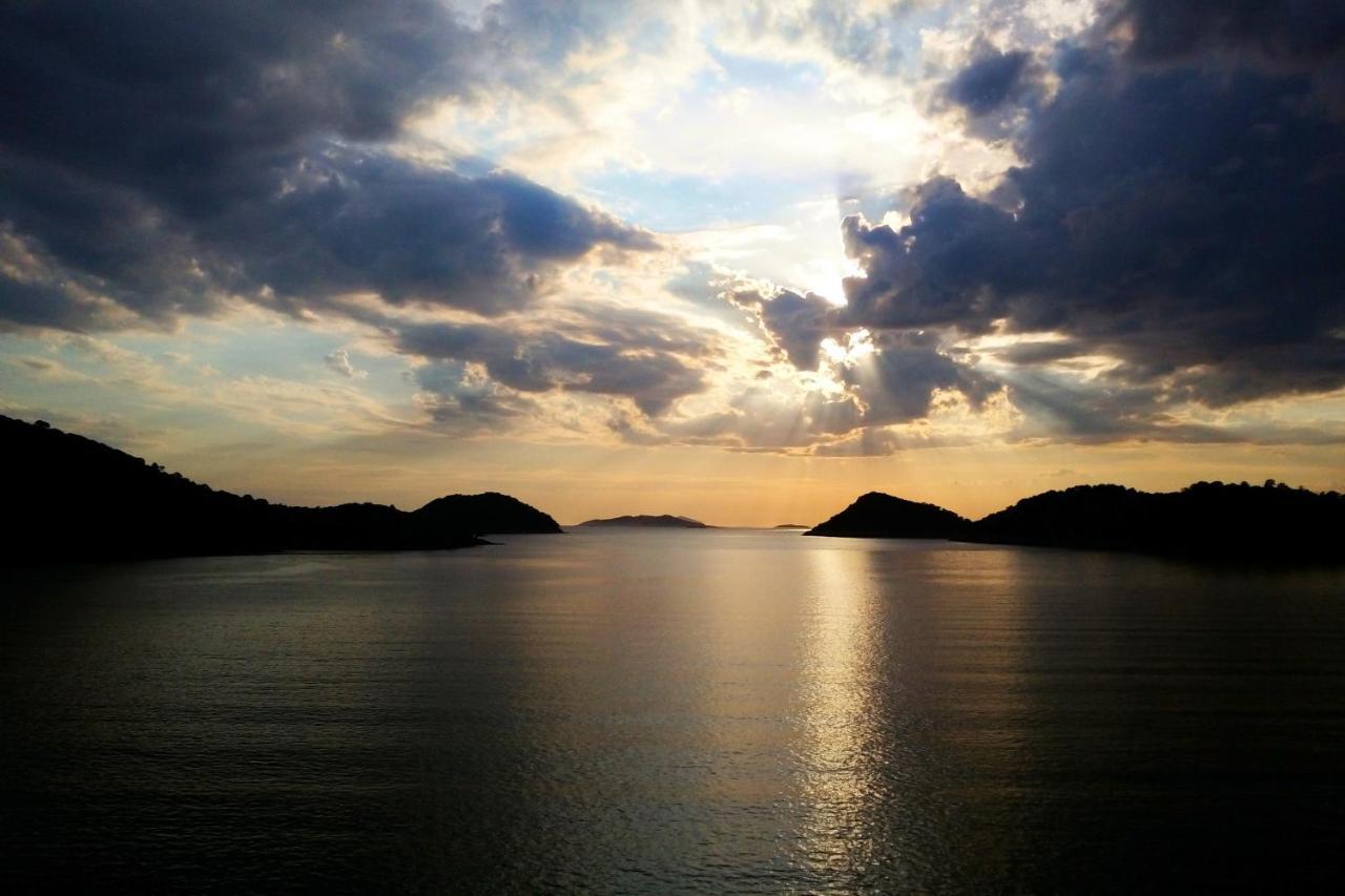 Apartments By The Sea Ubli, Lastovo - 8354 Uble Exterior photo